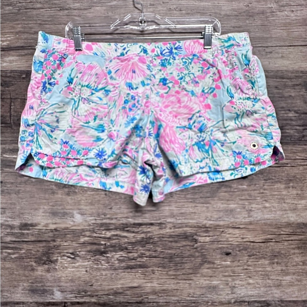 Lilly Pulitzer Pink and Blue Tropical Vibrant Floral Design Womens Shorts